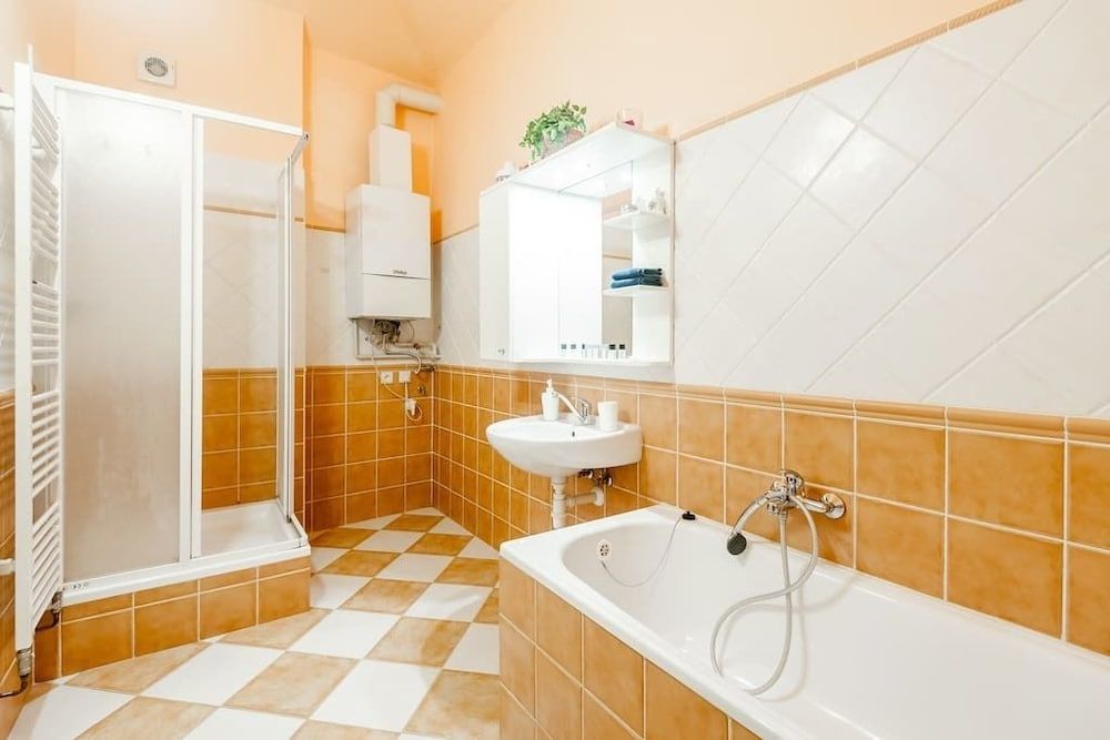 undefined Central Apt with Netflix subscription 8