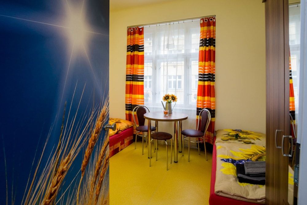 Apartment Four Year Seasons Classic Triple Room 8