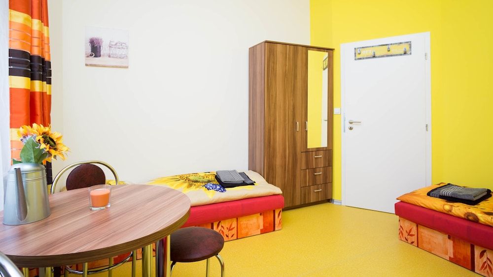 Apartment Four Year Seasons Classic Triple Room 9