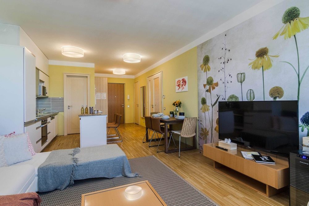 Luxury Center APT by Michal&Friends Deluxe Apartment, Garden View 15