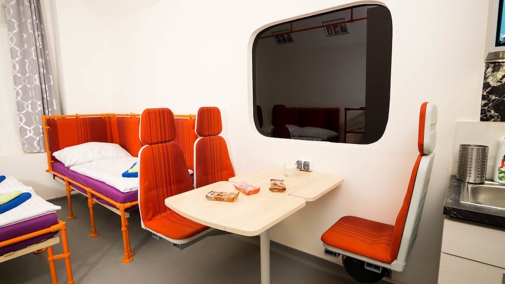 METRO Apartment Design Triple Room 11