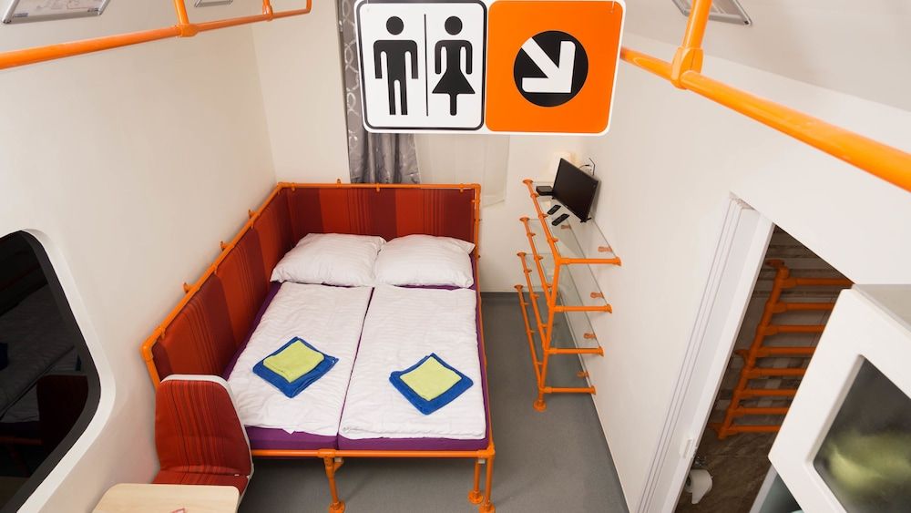 undefined METRO Apartment 8