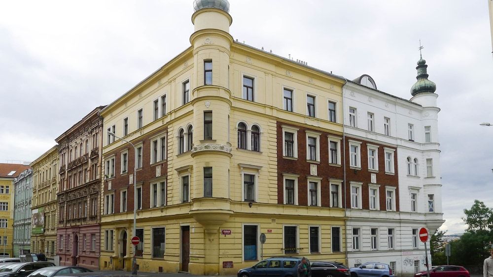 undefined METRO Apartment 3