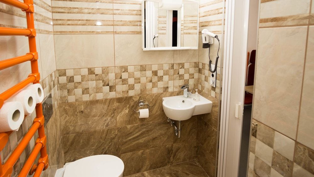 METRO Apartment Design Triple Room 8