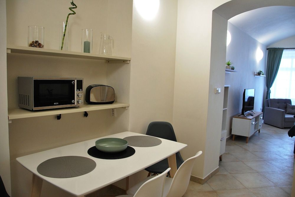 White Swan Boutique Apartments City Apartment, 1 King Bed with Sofa bed, Terrace, Ground Floor 14