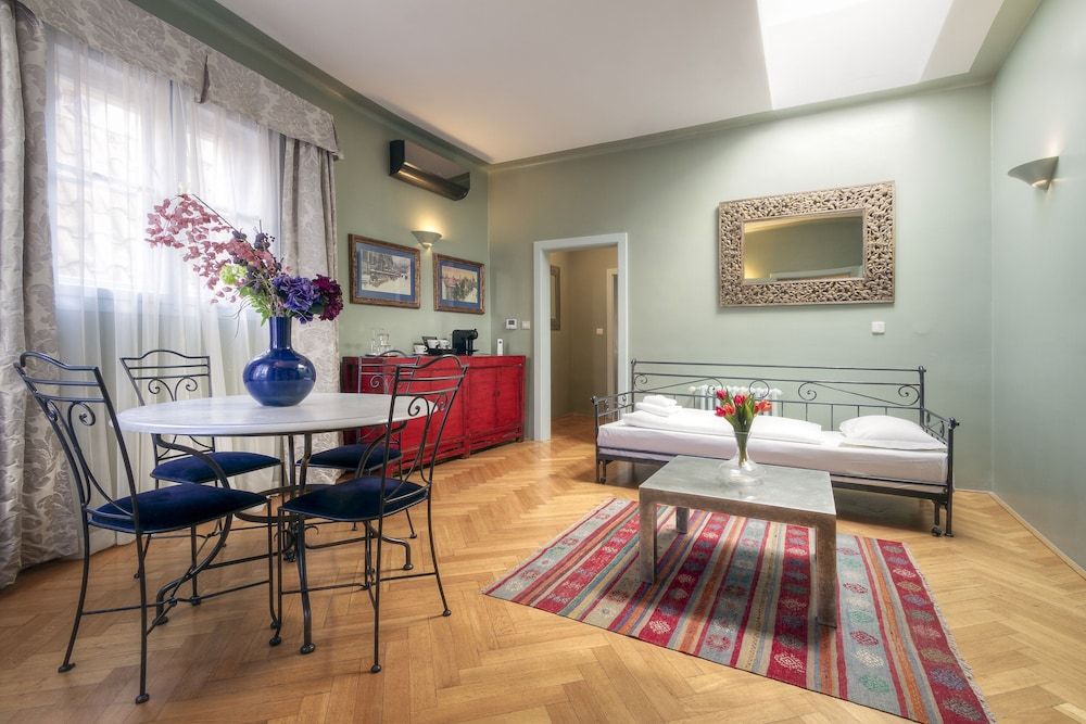 undefined Black Star Suites