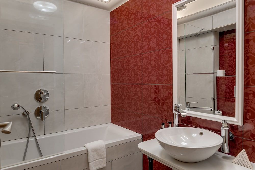 undefined Louren - The Bridge Inn 10