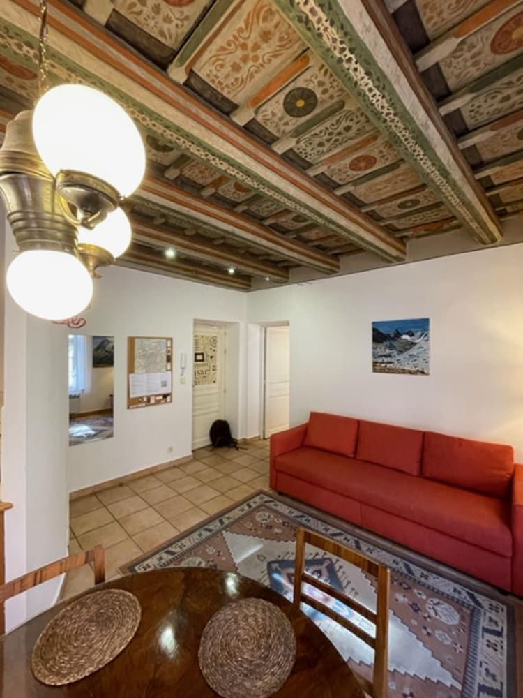 Historical Apartment With Balcony Apartment 10