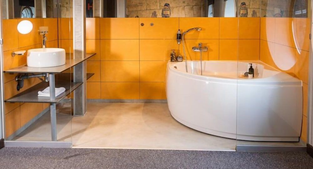 undefined Botel Marina 9