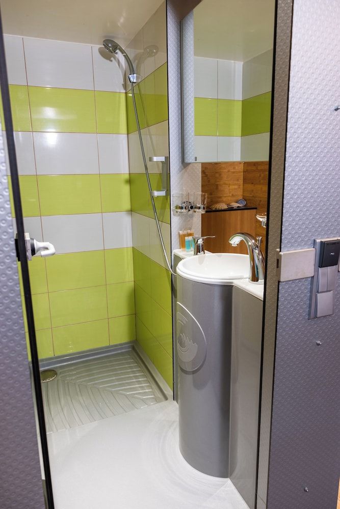 Botel Marina Standard Double Room, Non Smoking 6