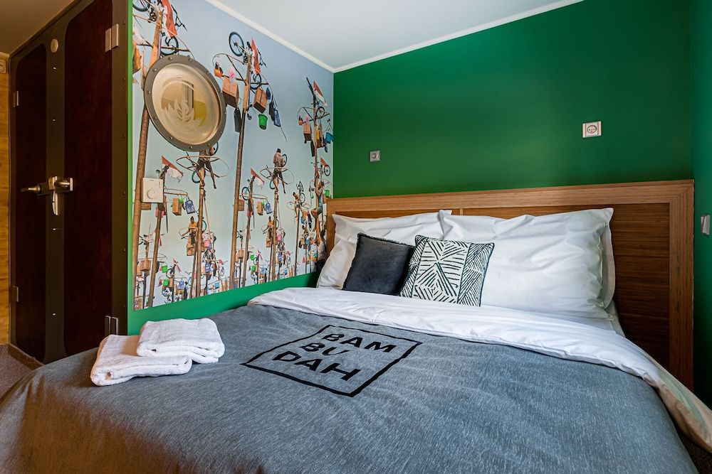 undefined Botel Marina 4