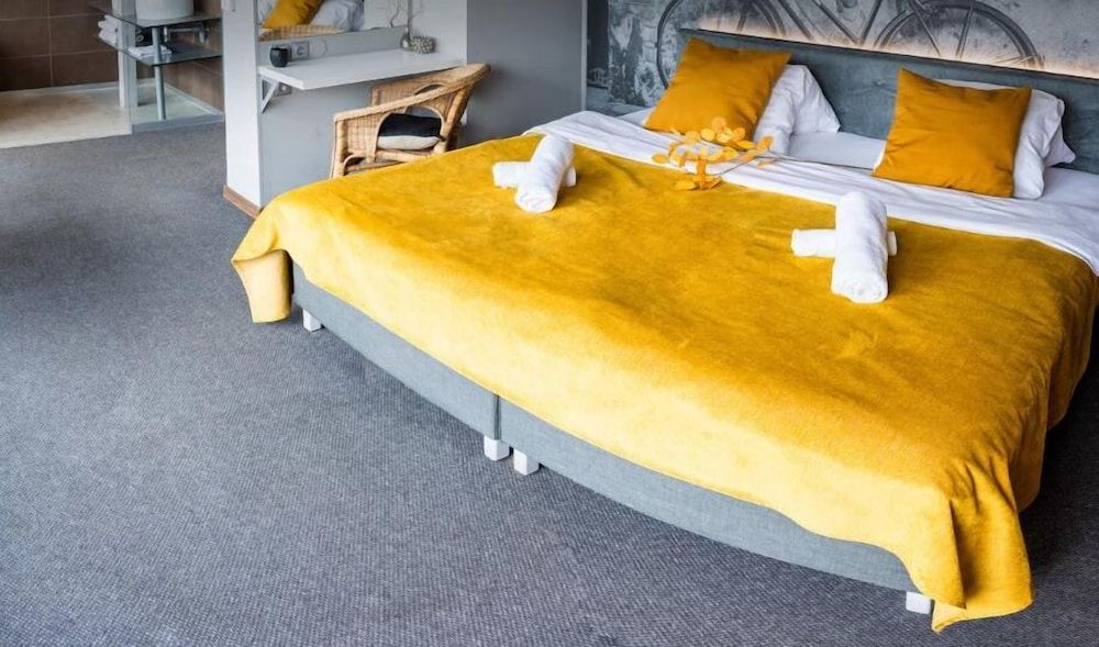 undefined Botel Marina 5