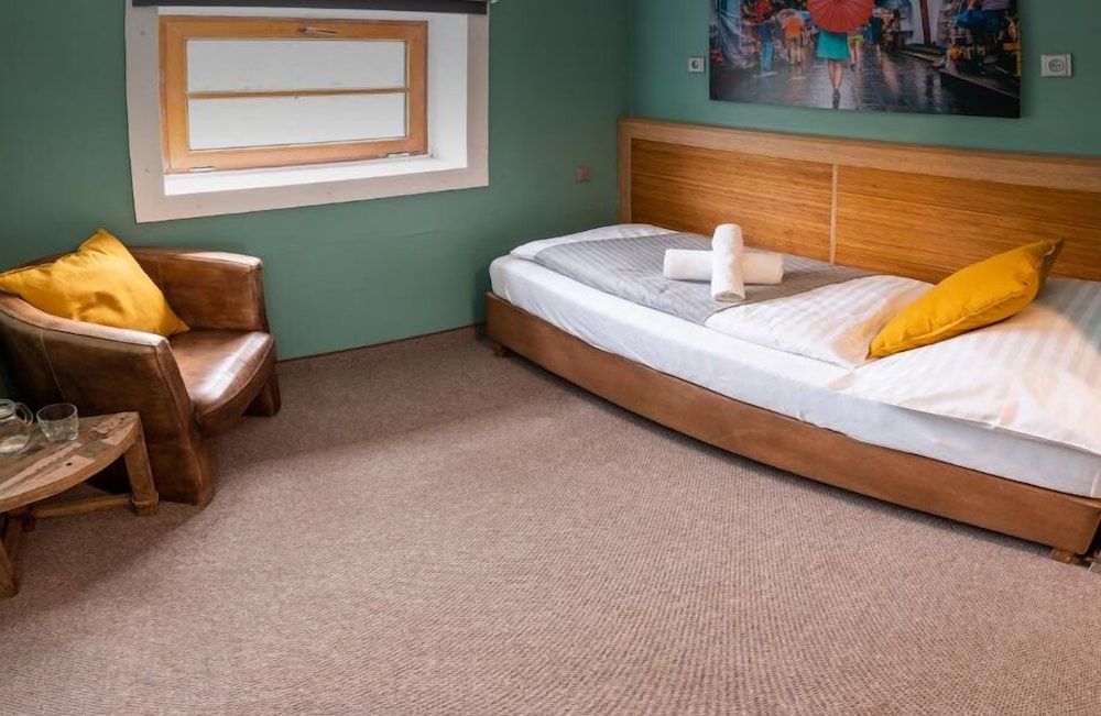 undefined Botel Marina 3