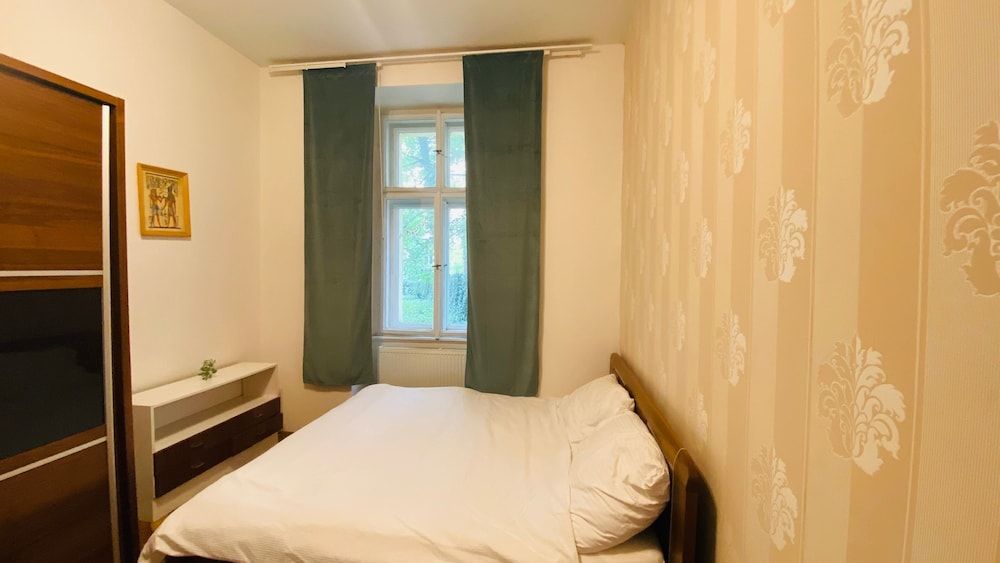 undefined Hotel Apartment in Square Praha 2 8