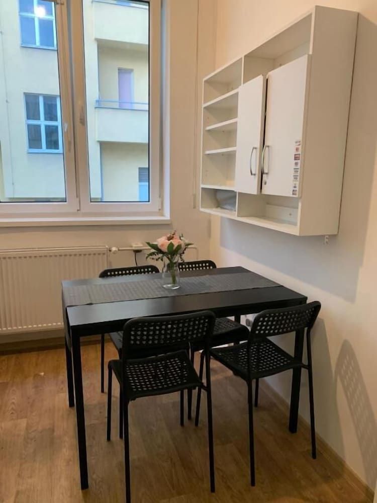 undefined Helen Hostel u Náměstí Míru 8