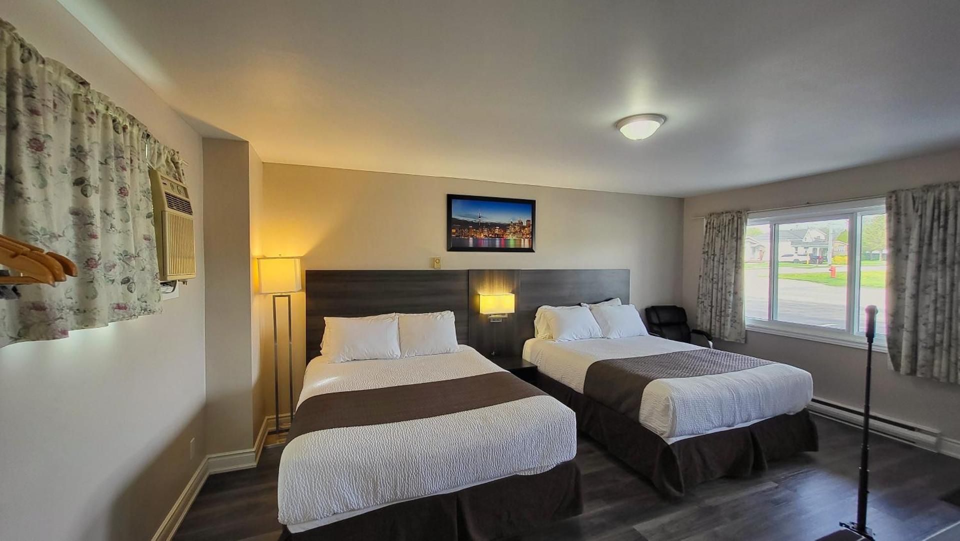 Maple Leaf Inn & Suites Double Room 2