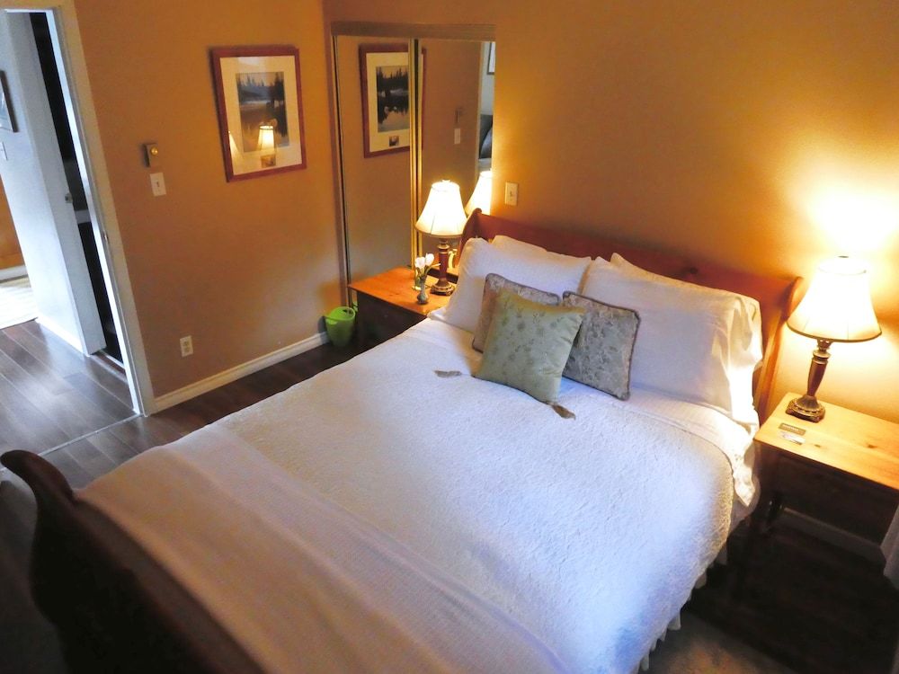 Snowflake Suite, 1 Bedroom, Kitchen and Balcony, Garden View (Double sofa bed in living room)