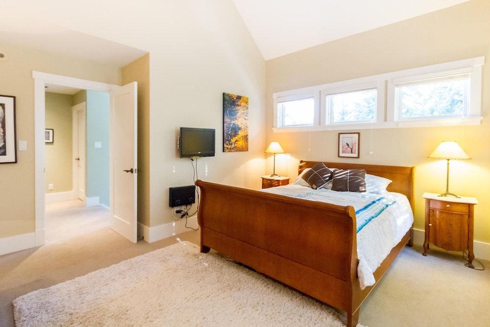 Townhome, Multiple Beds (Spacious Town Home with Private Hot T)