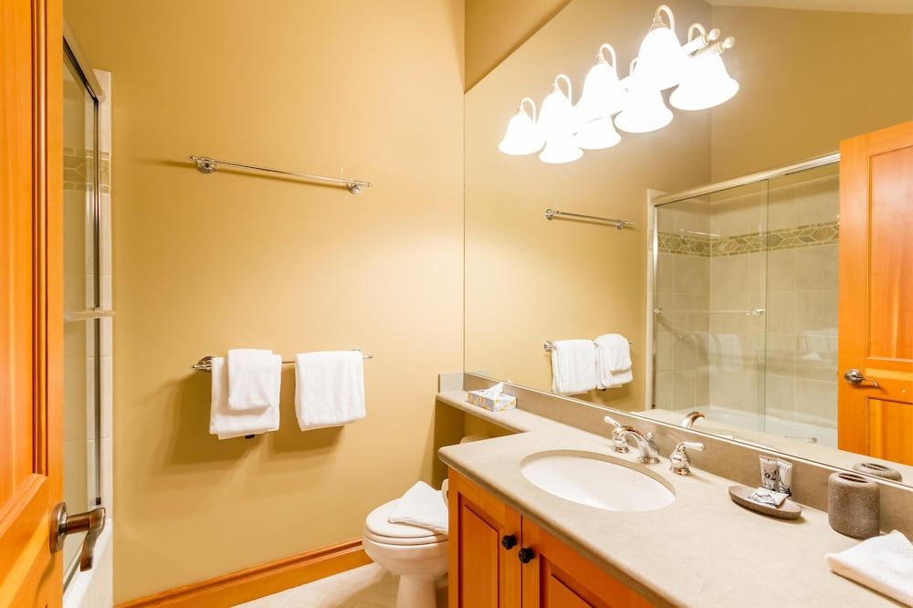 House, Multiple Beds (8140 Nicklaus North)
