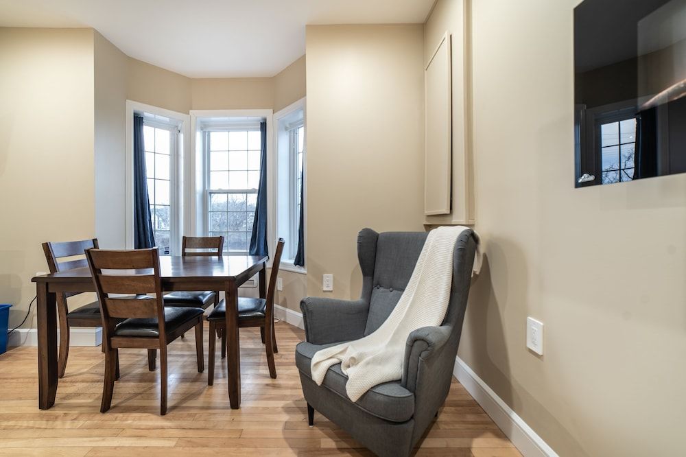 Riverside Inn Standard Suite 4