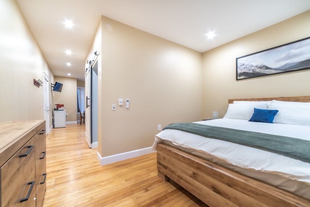 Riverside Inn Standard Suite 5