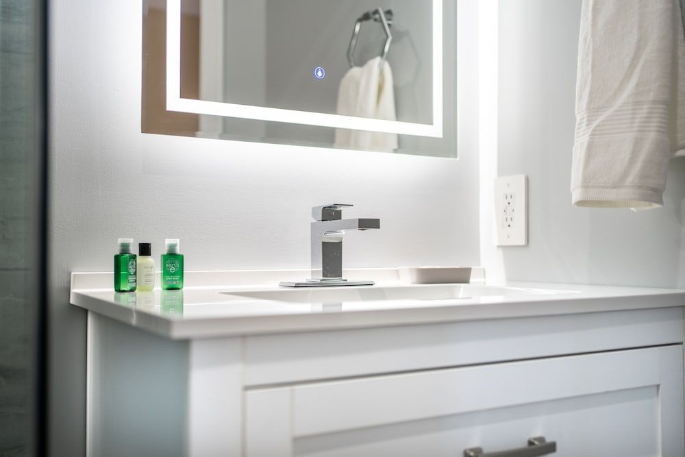 Riverside Inn Standard Room 4