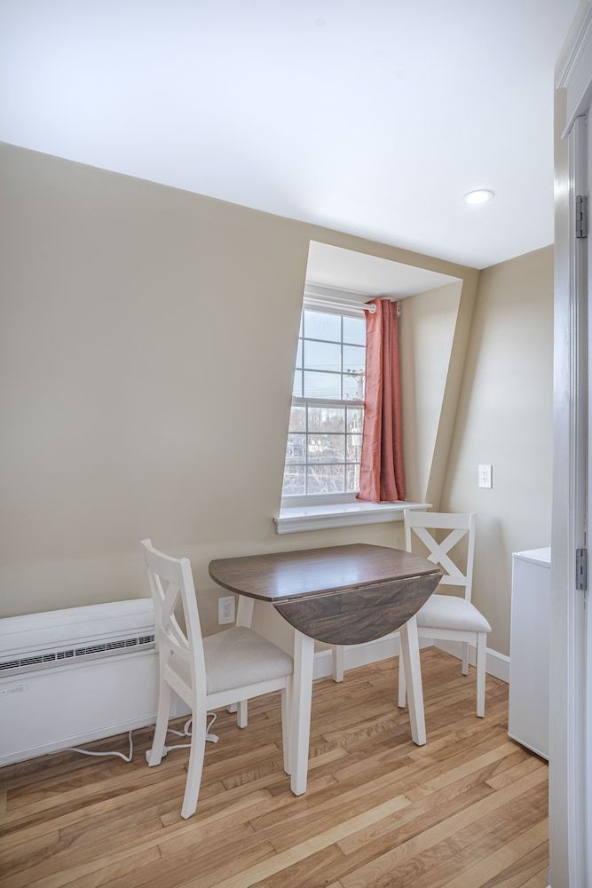 Riverside Inn Standard Room 3