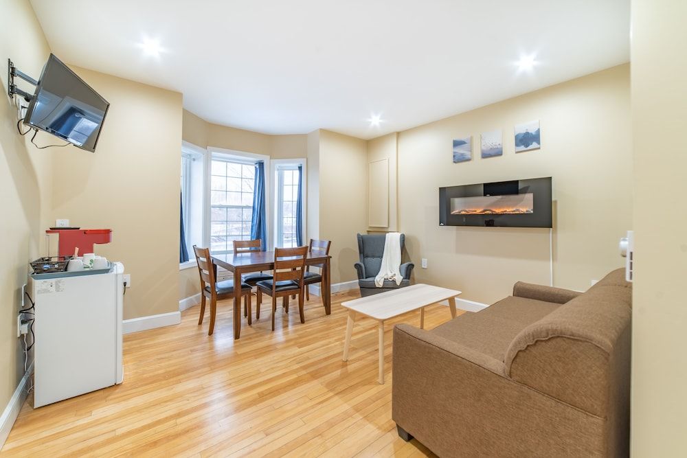 Riverside Inn Standard Suite 2