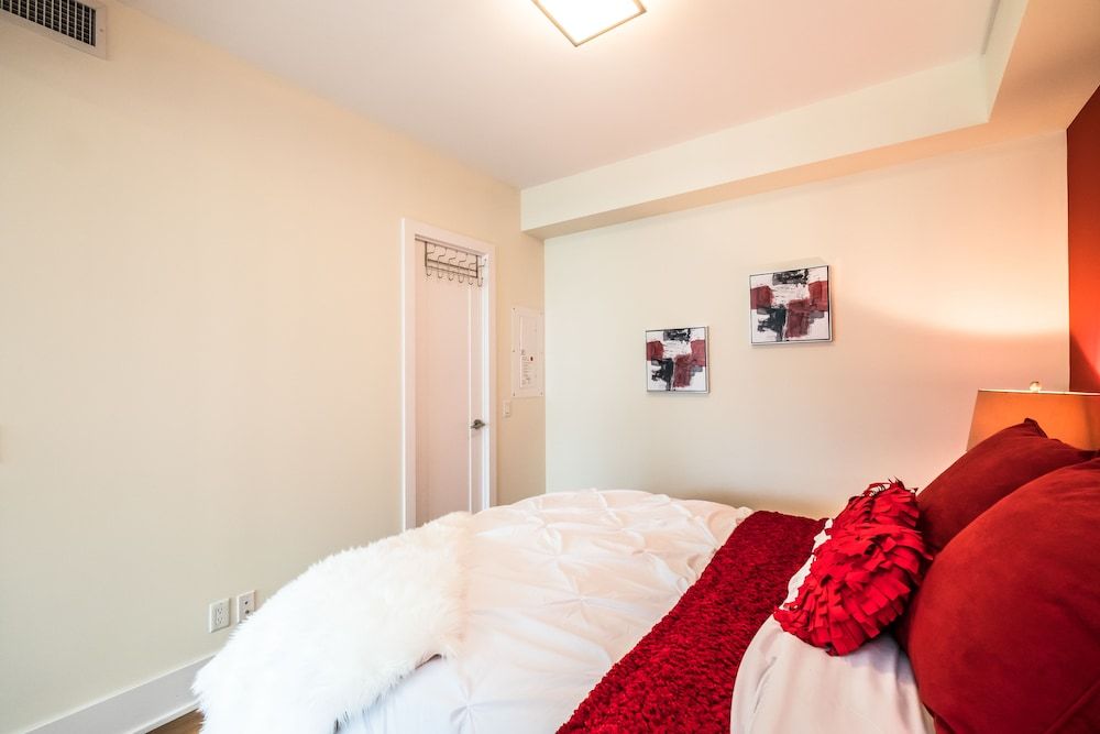 QuickStay - Ultra Luxury on Front St. (Union Station) Luxury Condo, 1 Bedroom, City View 3