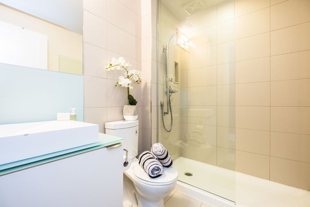 QuickStay - Ultra Luxury on Front St. (Union Station) Luxury Condo, 1 Bedroom, City View 7