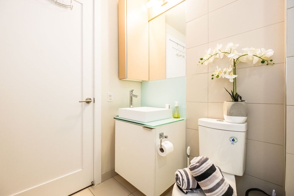 QuickStay - Ultra Luxury on Front St. (Union Station) Luxury Condo, 1 Bedroom, City View 8