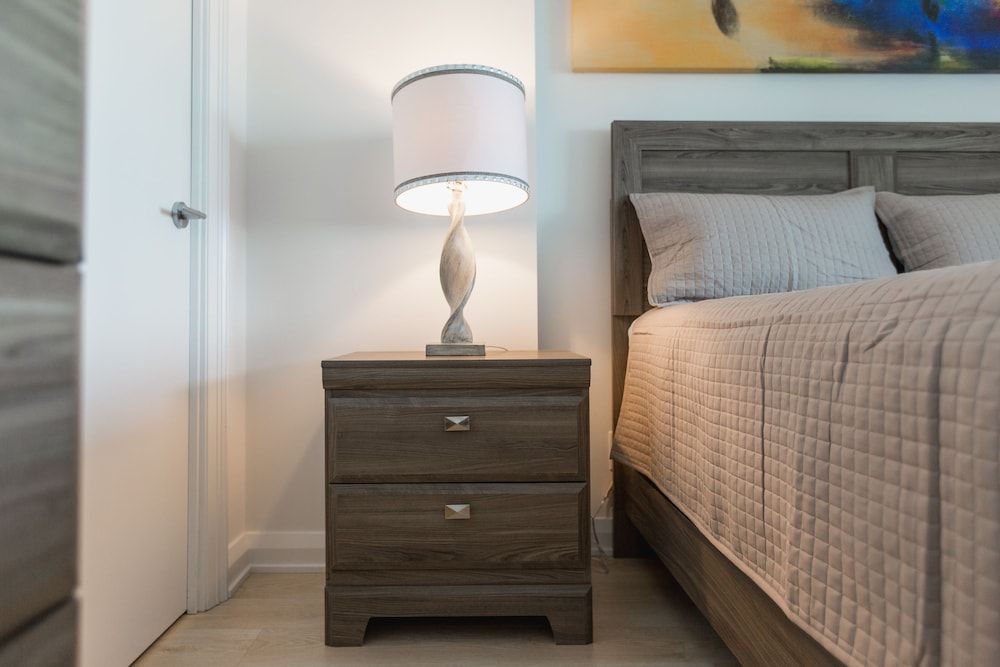 QuickStay - Chic in Yorkville (Yonge & Bloor) Premium Condo, 1 Queen Bed, Kitchen, City View 3