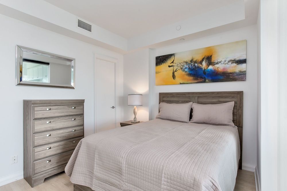 QuickStay - Chic in Yorkville (Yonge & Bloor) Premium Condo, 1 Queen Bed, Kitchen, City View