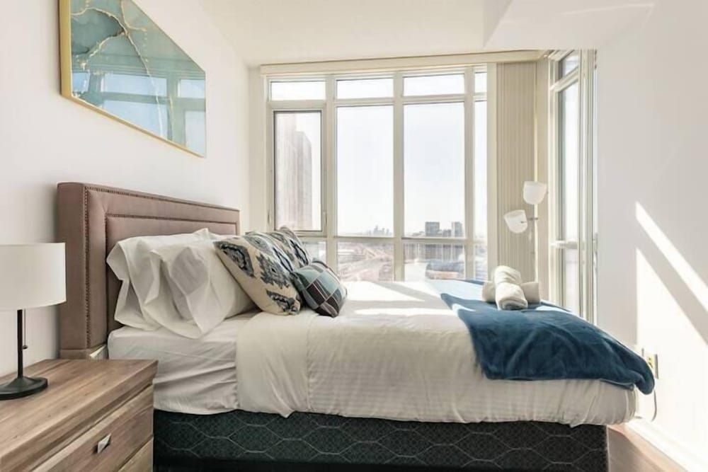 undefined Downtown Toronto Luxury Suites 4