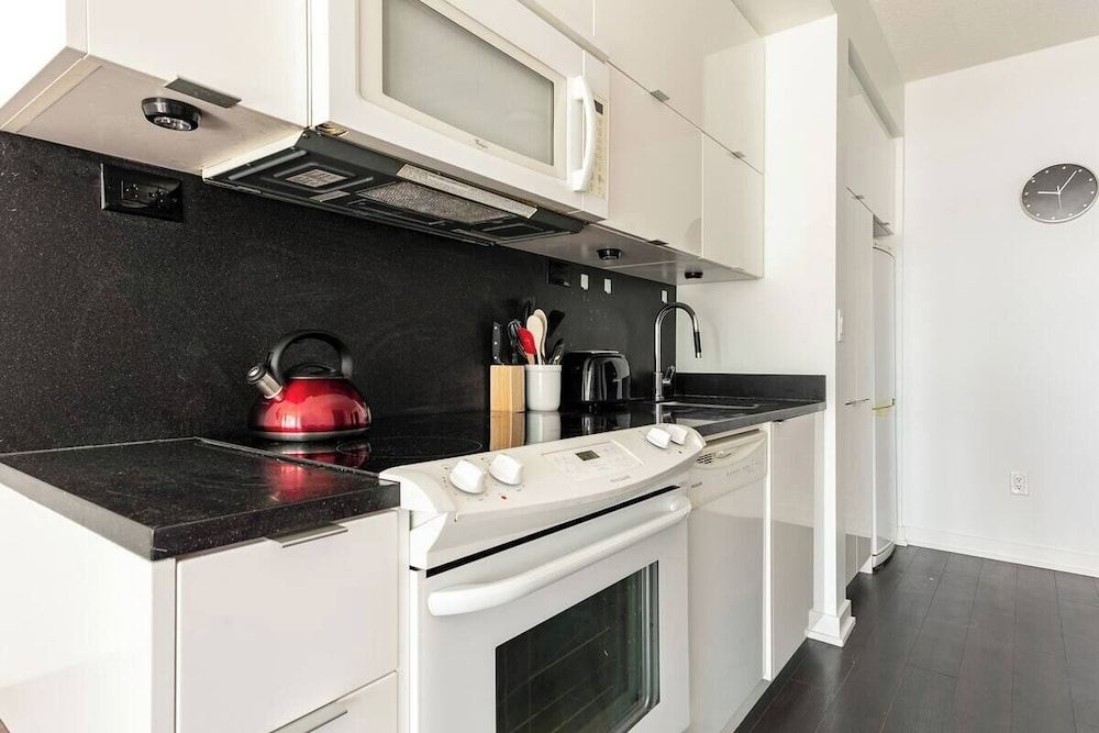undefined Downtown Toronto Luxury Suites 7
