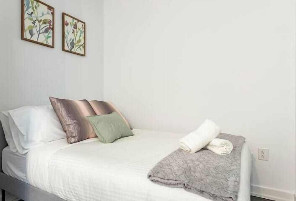 undefined Downtown Toronto Luxury Suites 6