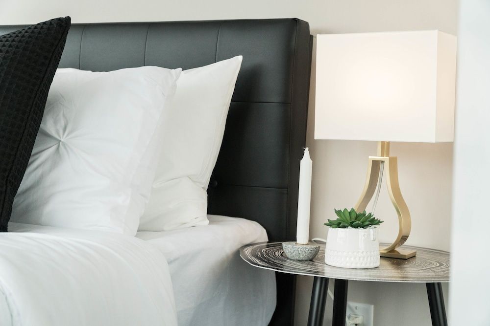 QuickStay Yorkville Condo - Yonge & Bloor Luxury Condo, 1 Queen Bed with Sofa bed, Non Smoking 4