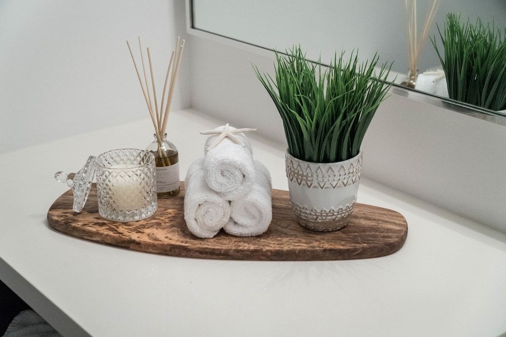 QuickStay Yorkville Condo - Yonge & Bloor Luxury Condo, 1 Queen Bed with Sofa bed, Non Smoking 9