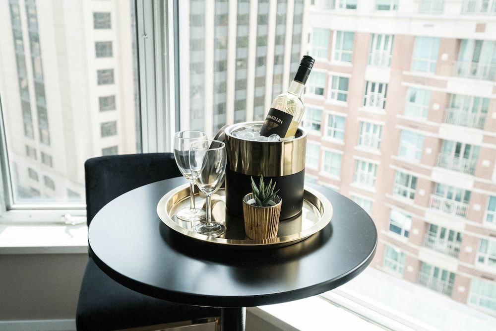 QuickStay Yorkville Condo - Yonge & Bloor Luxury Condo, 1 Queen Bed with Sofa bed, Non Smoking 6