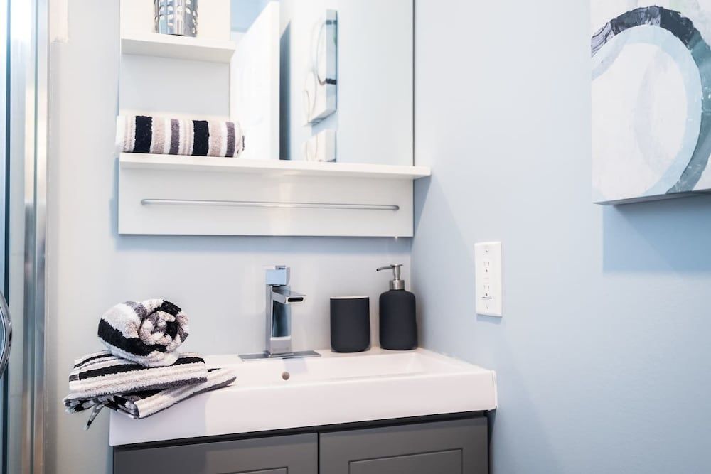 Chic & Central 3-bedroom in Little Italy House (3 Bedrooms) 12