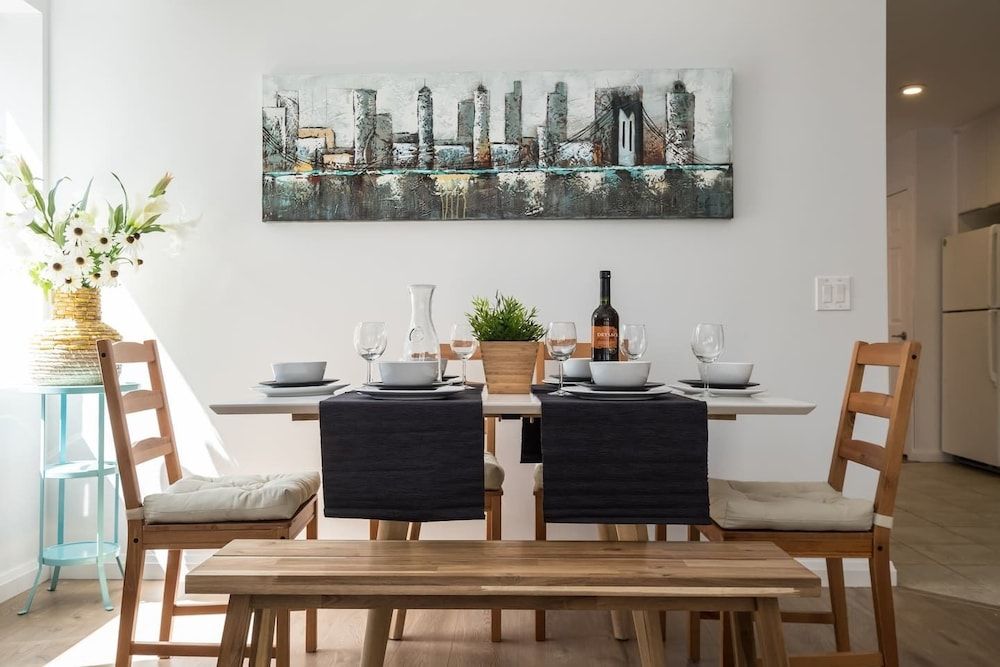 undefined Chic & Central 3-bedroom in Little Italy 4