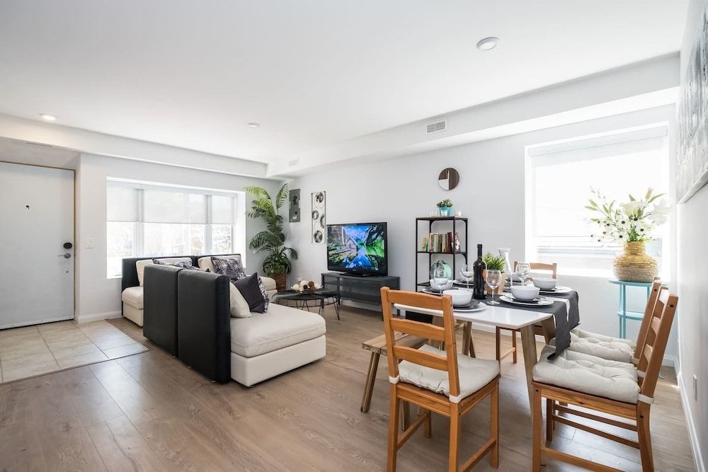 undefined Chic & Central 3-bedroom in Little Italy 6