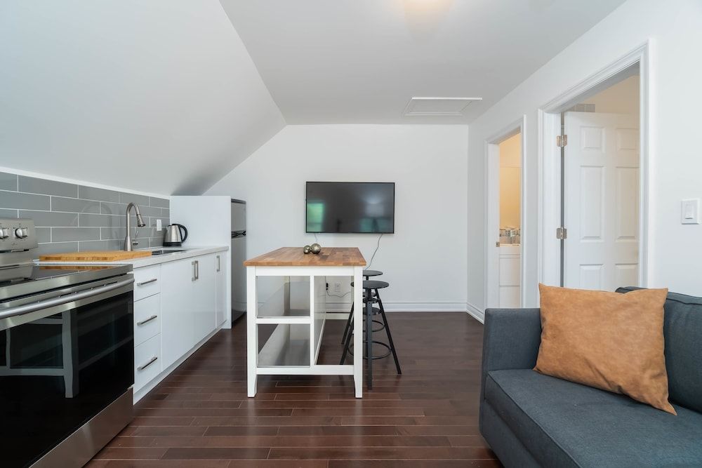 The Jameson Stays Comfort Townhome, 1 Queen Bed with Sofa bed, Non Smoking 7