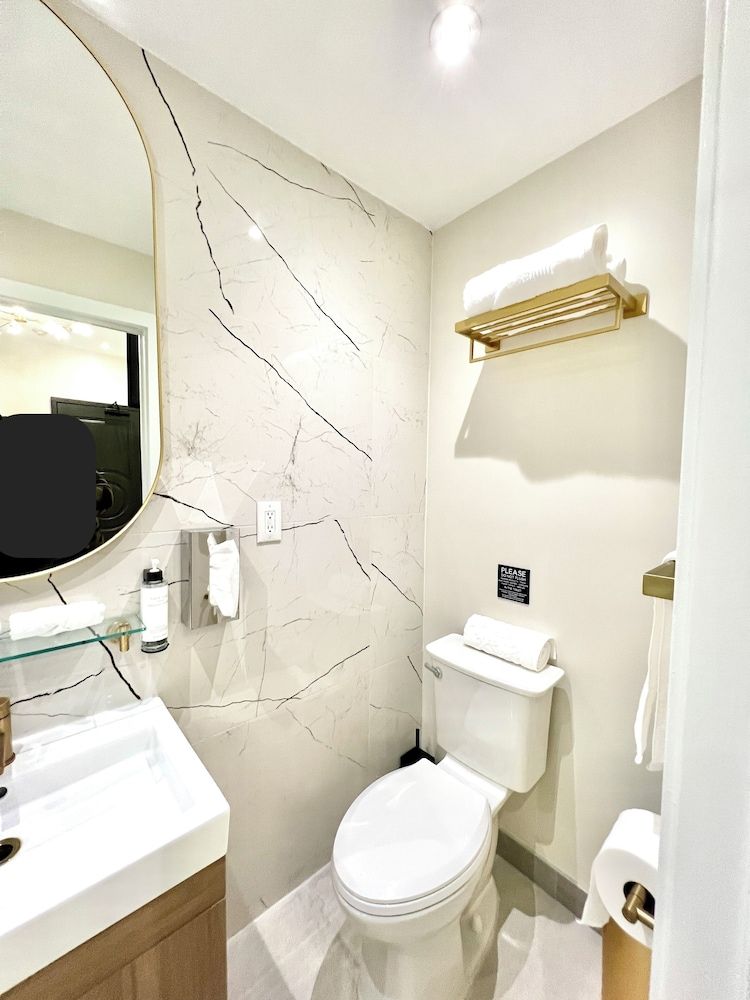 undefined Toronto Rooms and Suites 10