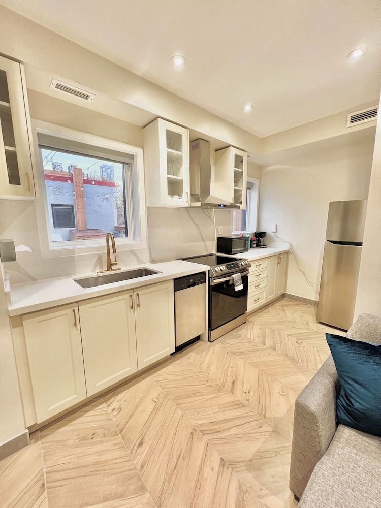 undefined Toronto Rooms and Suites 2