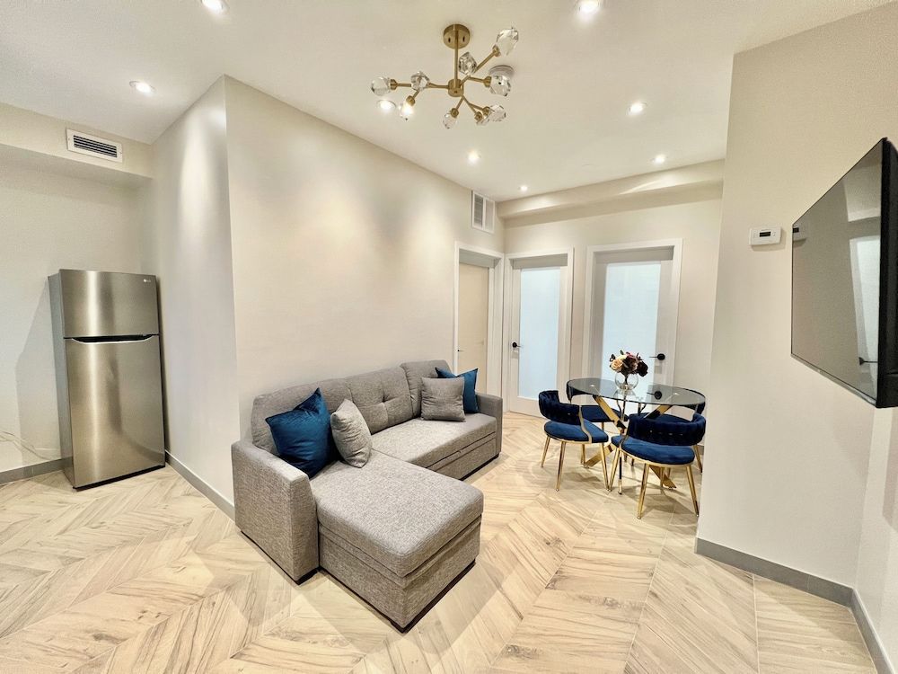 undefined Toronto Rooms and Suites 3