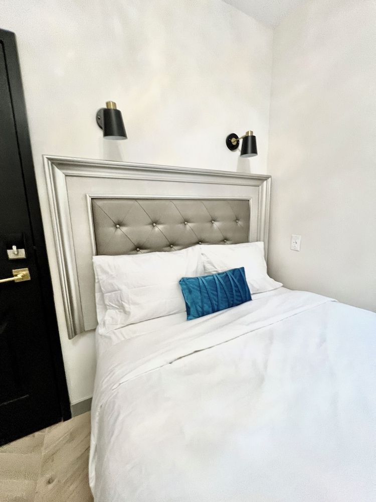 undefined Toronto Rooms and Suites