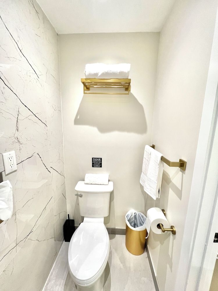 undefined Toronto Rooms and Suites 10