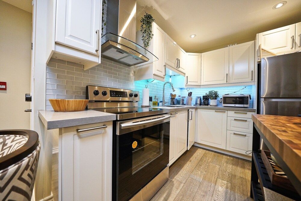 undefined The Bloorcourt Stays 3