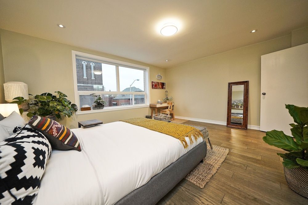 undefined The Bloorcourt Stays 9